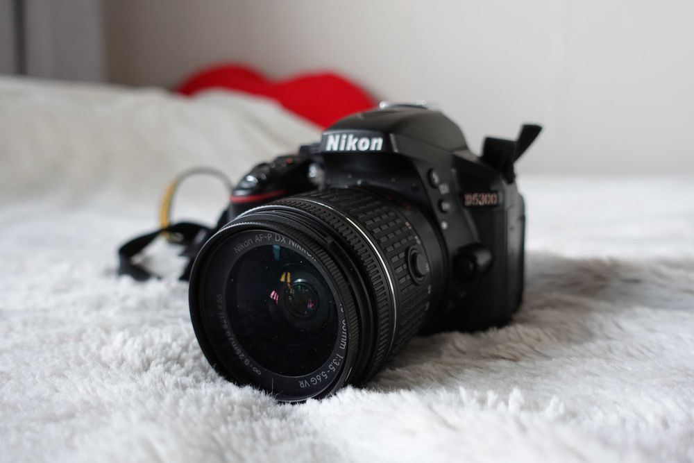 Nikon D5300 + 50mm 1.8 + 18-55 + lampa | Niski przebieg | Zestaw