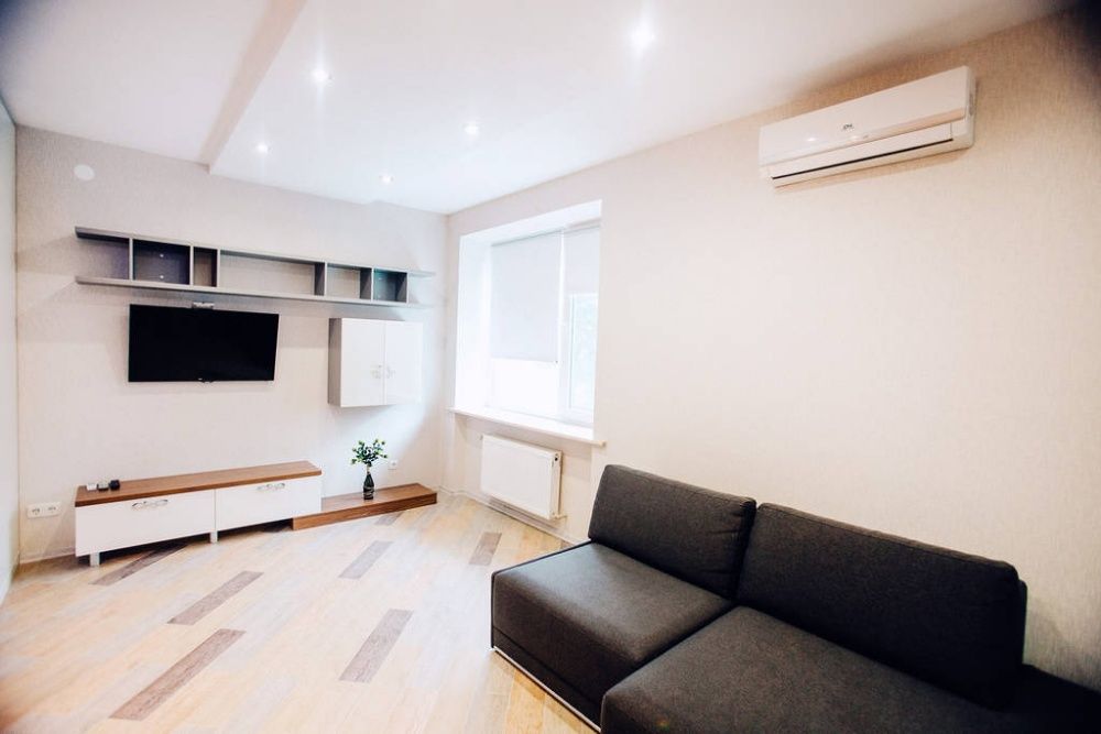 ЦЕНТР студия VIP до 4 человек. ПАРКОВКА рядом. Посуточно почасово