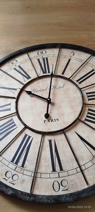 Relógio de parede em metal