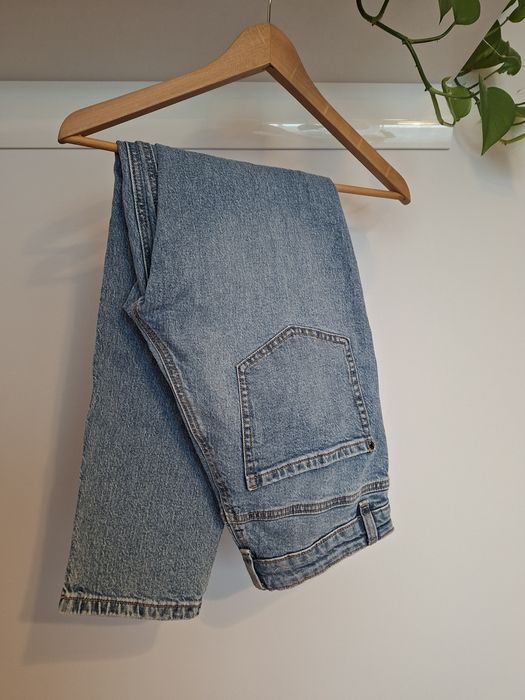 Jeansy Reserved krój mom fit
