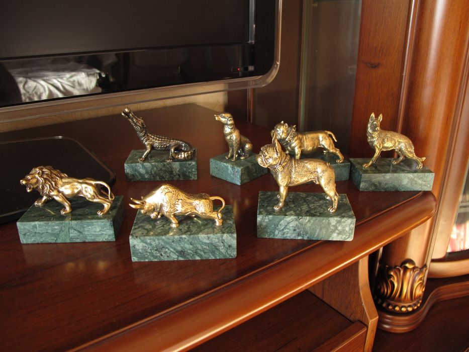 Бронзовая статуэтка бульдог бык телец собака лев крокодил