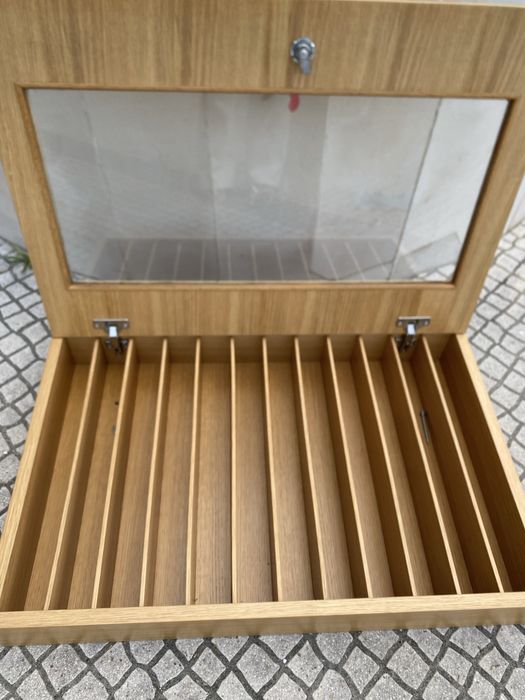 Expositor de tabaco de madeira