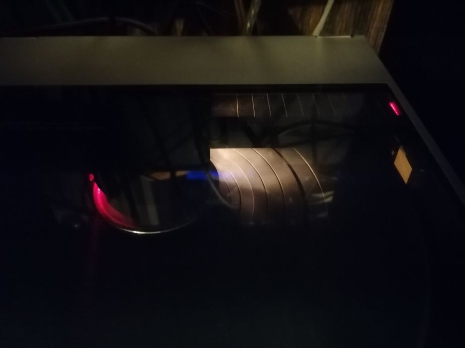 Technics SL-10 gira-discos de braço linear.