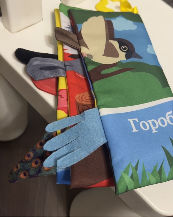 Дитяча м'яка книжка-пищалка з прорізувачем "пернаті друзі"