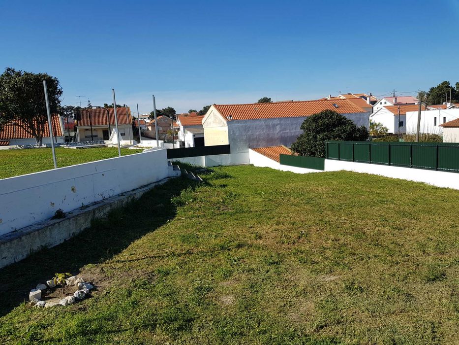 Vendo/Permuto Terreno 1.190 m² c/benfeitorias Charneca de Caparica