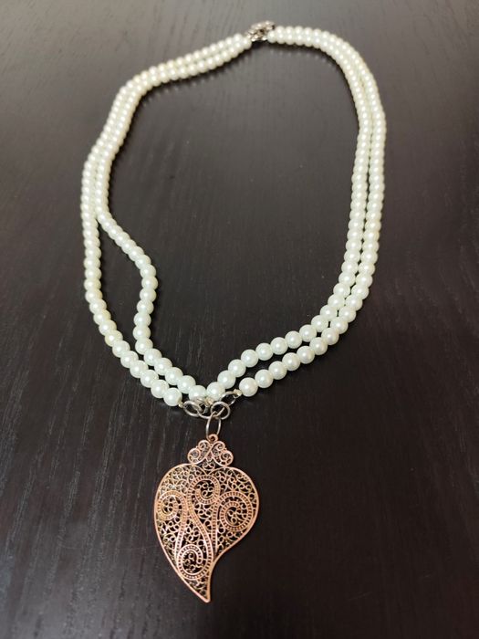 Colar de pérolas com pendente Coração de Viana