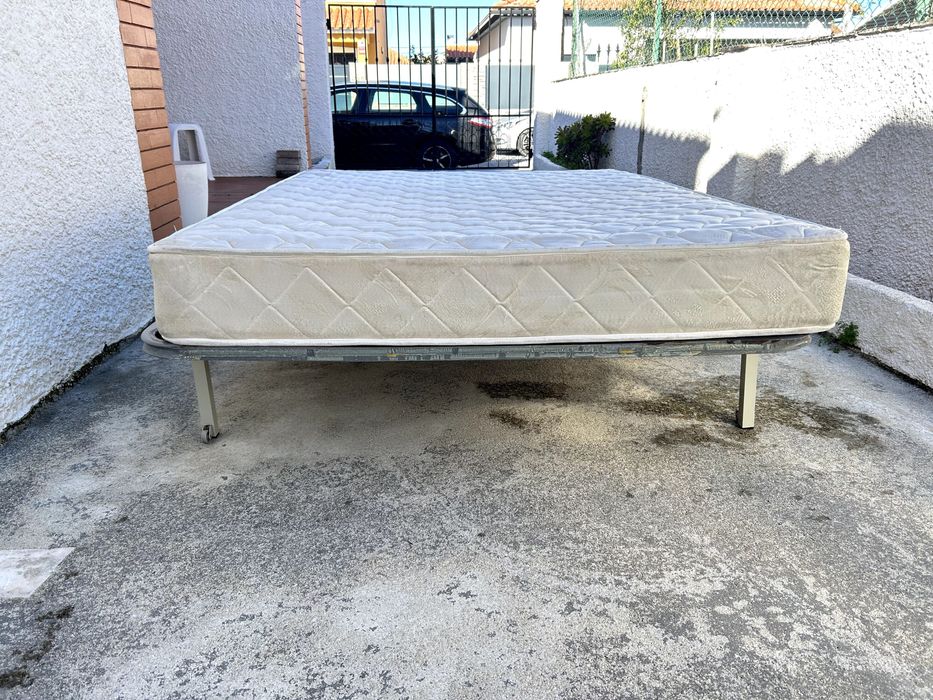 Colchão 140x190 cm + Estrado