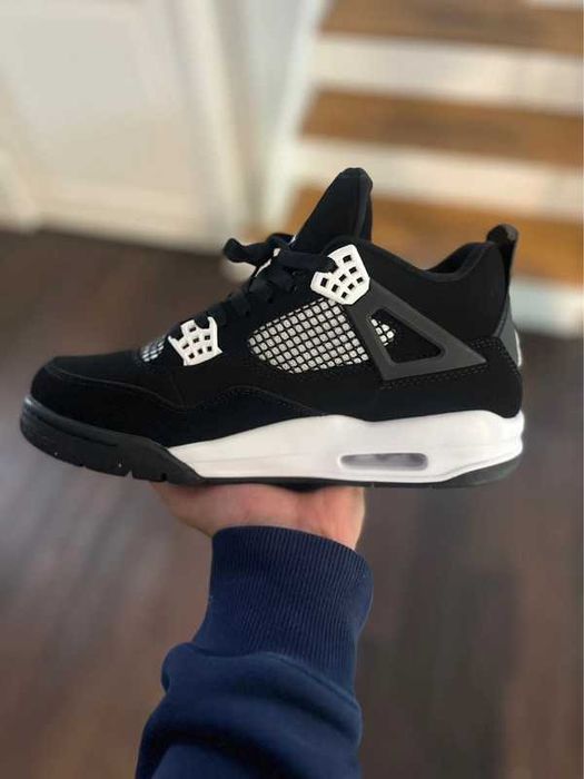 AJ4_Retro_White_Thunder 39