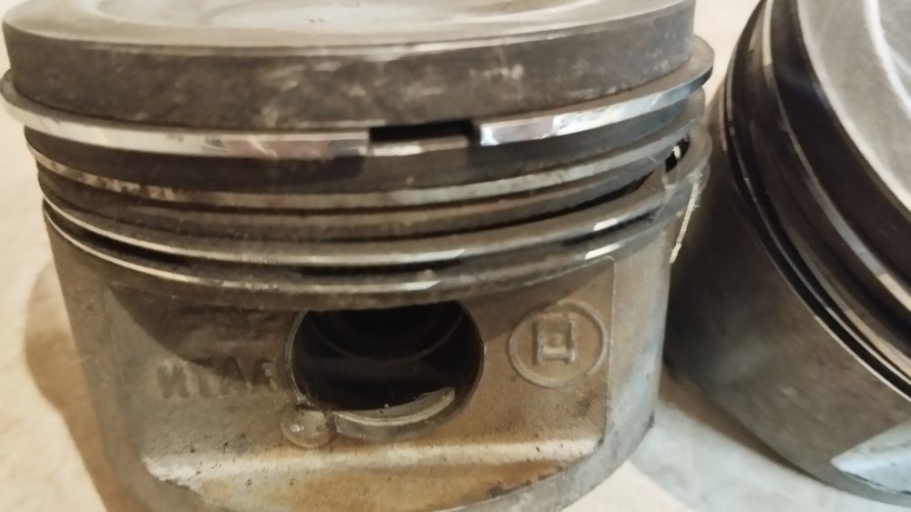 Продам поршня 100 уаз