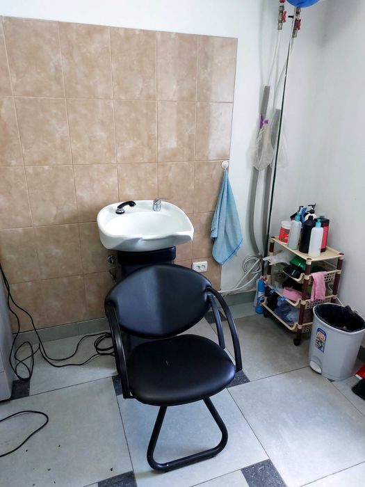 Продається обладнання для перукарні