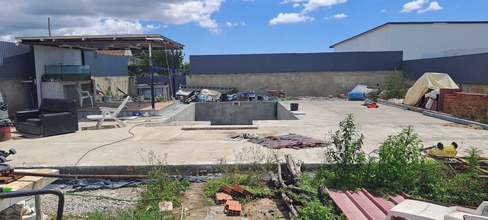 Moradia terrea com piscina para recuperar