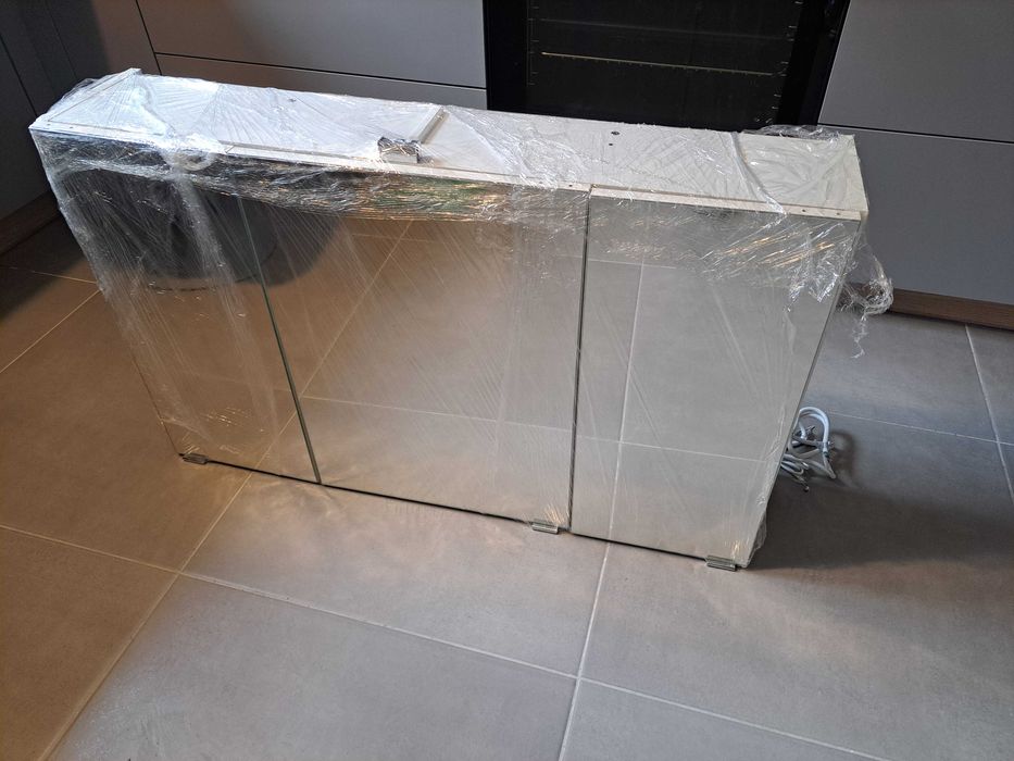 Szafka łazienkowa z lustrem Momax TIVOLI (3 drzwiowa)