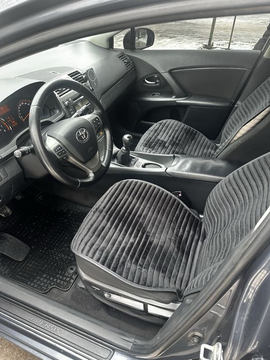 Toyota Avensis 1.8 бензин