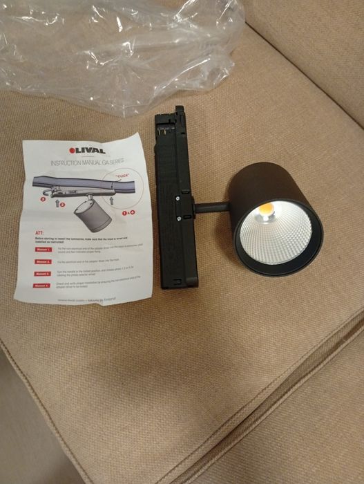 Светильник трековый LIVAL. Новые 4 шт!