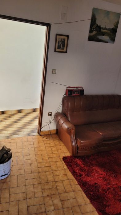 ALUGA-SE Moradia 500€ perto vila Góis 3 pisos  2 quartos  la