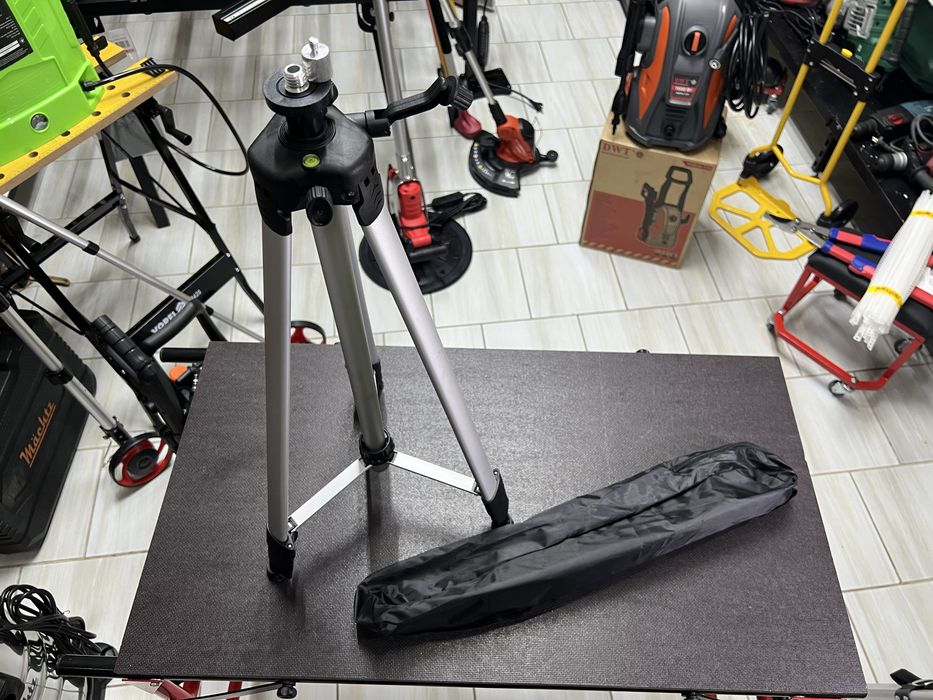 Штатив для лазерного уровня 180 см 5\8 с переходником на 1/4 + сумка