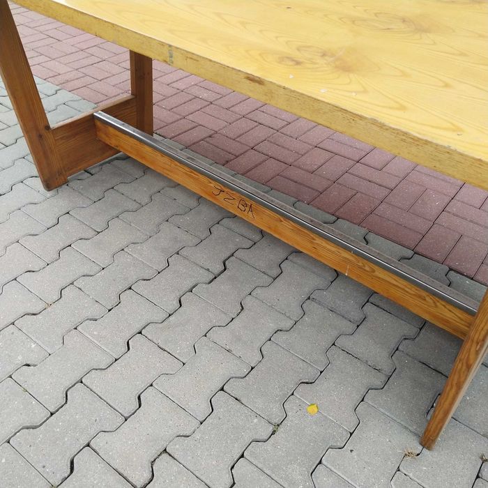Stół drewniany stabilna konstrukcja