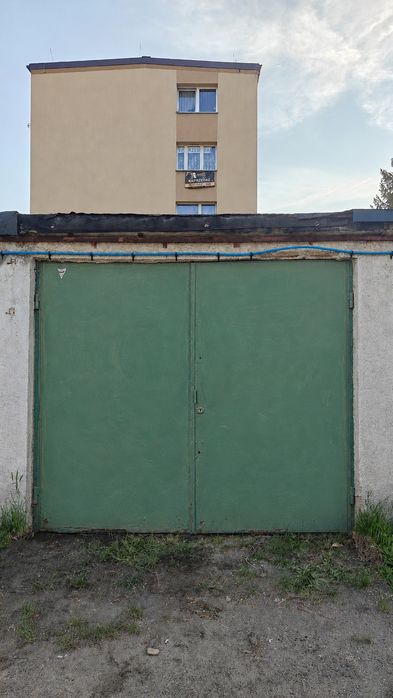 Garaż murowany z prądem Rojca – Radzionków, koniec ul. Miedziowej