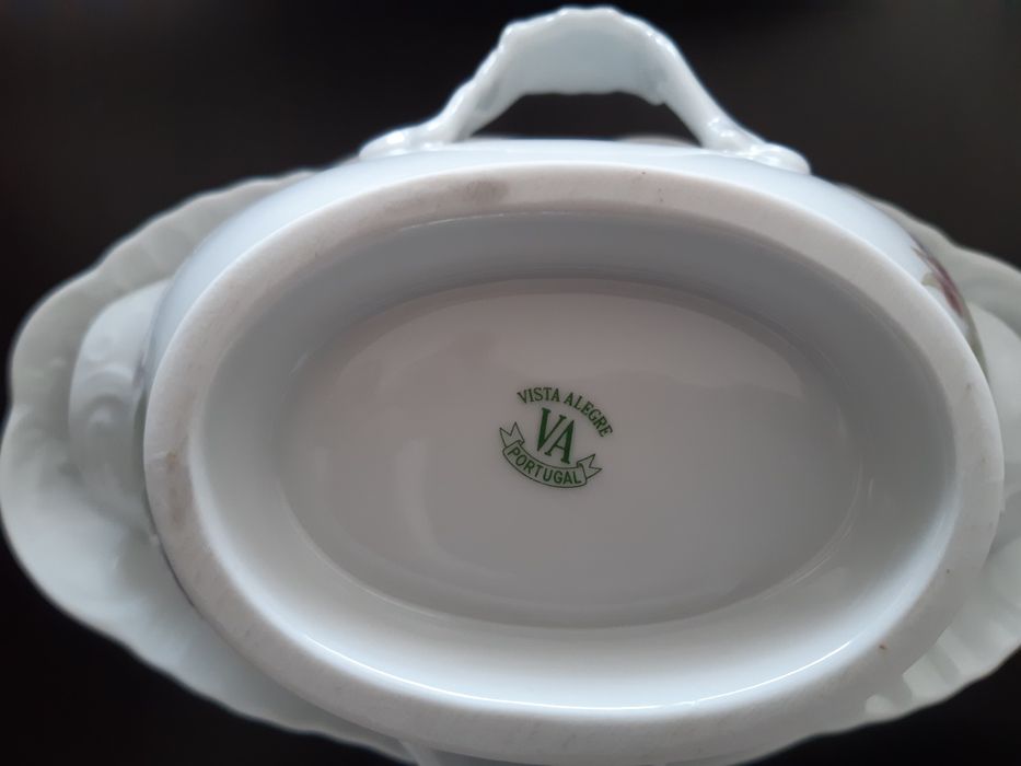 Conjunto de louça Vista Alegre, faqueiro e conjunto de copos