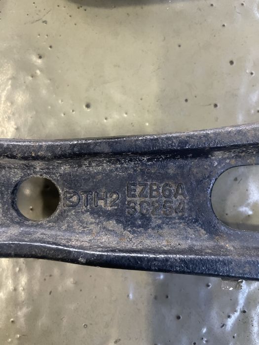 Ричаги нижні  прямі l405 JPLA-3C255-DB