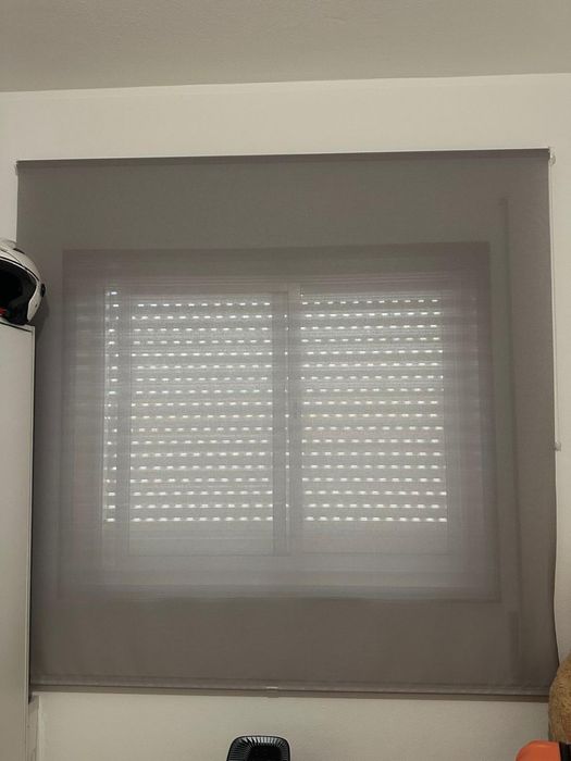 Estore de rolo translucido cinzento ( Leroy Merlin )