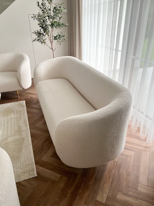 Sofa 3 osobowa na nóżkach zlotych boucle
