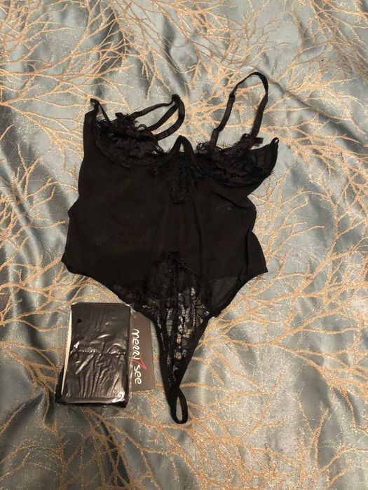 Білизна мережевна боді з підв"язками та чулками в комплекті