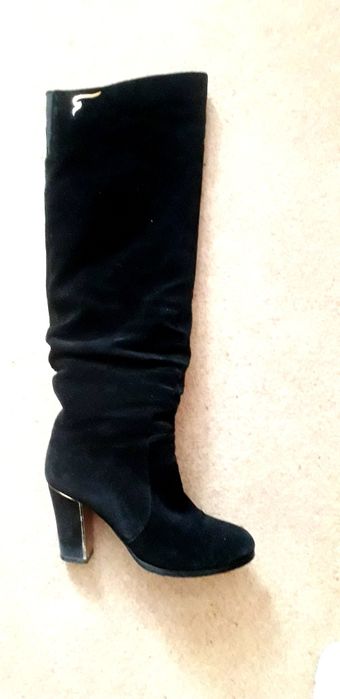 Чоботи ботфорди зимові 38р на хутрі замшеві бренду Lonza