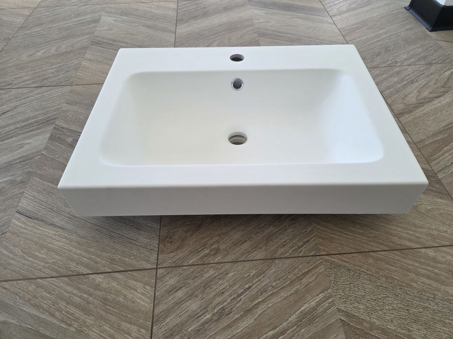 Umywalka konglomeratowa