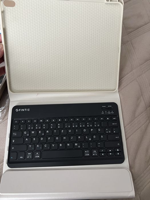 Чохол-клавіатура