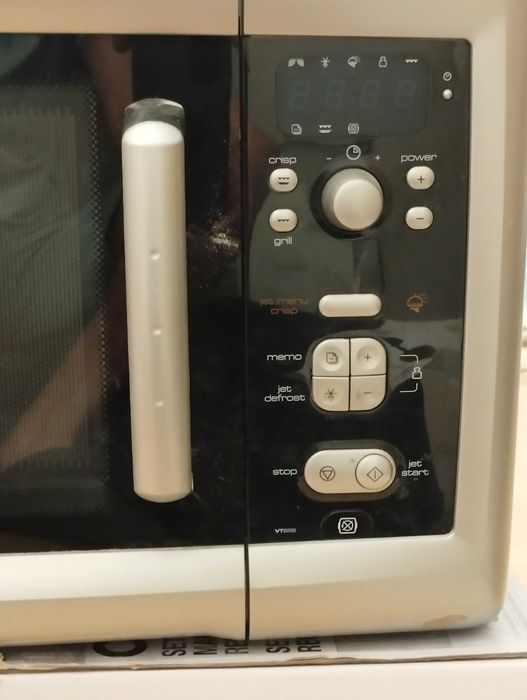 Micro-ondas com fixação na parede