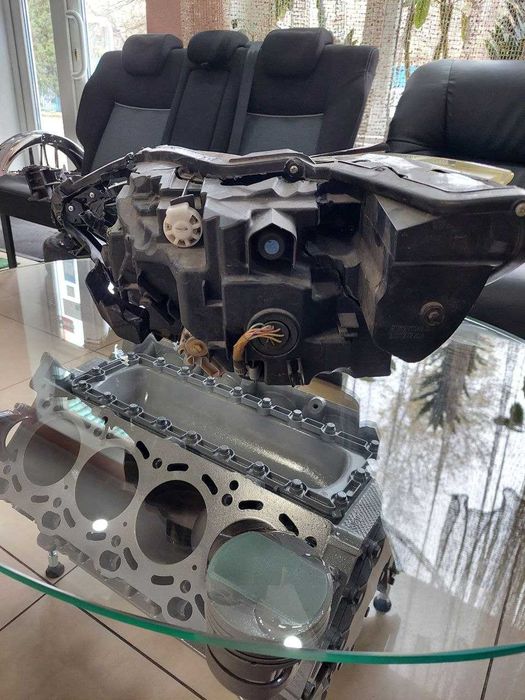 Фара права на Mazda 6