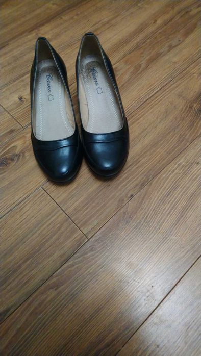 buty czarne r 37,5  na słupku