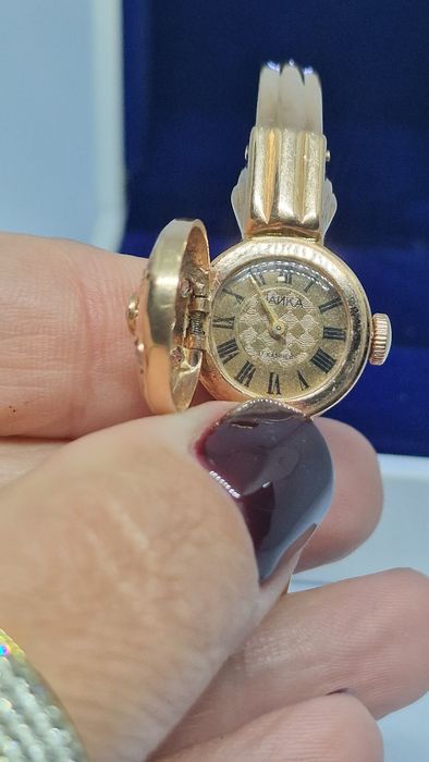 Золотий годинник Чайка 583*
Вага: 19.85г.
Розмір: 16-18.5 см.
Ціна: 67