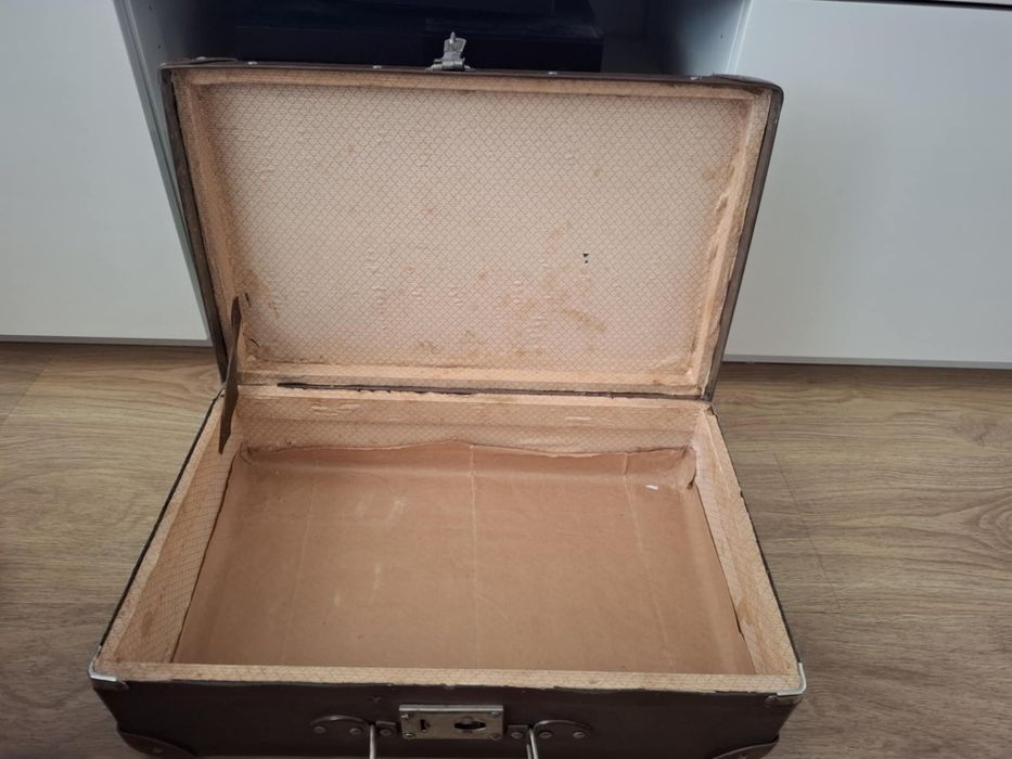 Sprzedam walizkę pozdrawiam