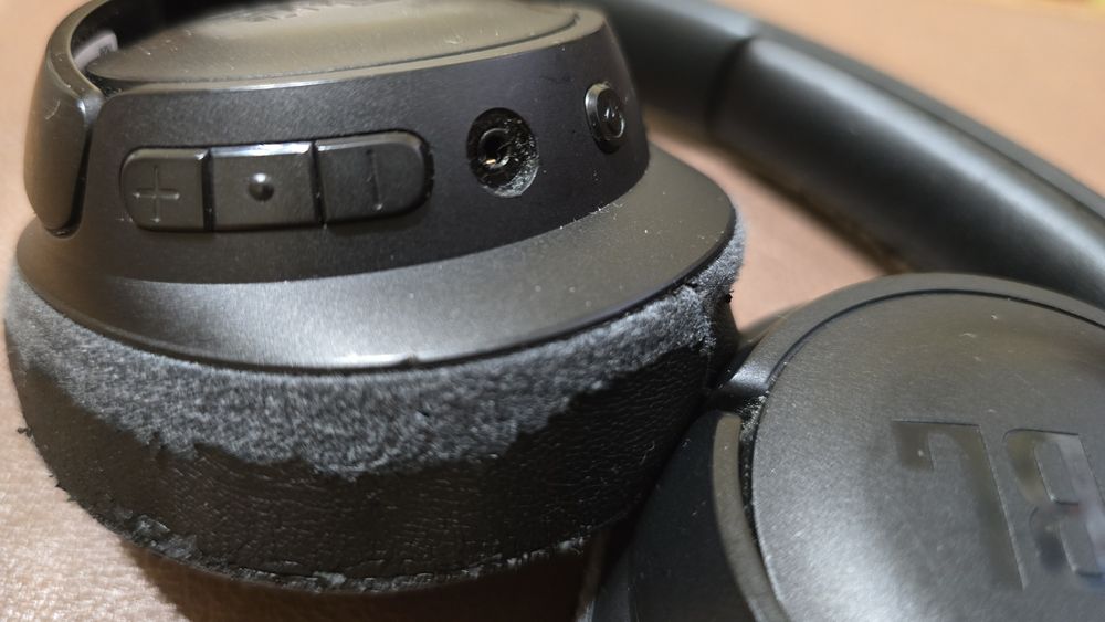 Продам навушники JBL tune 720 BT