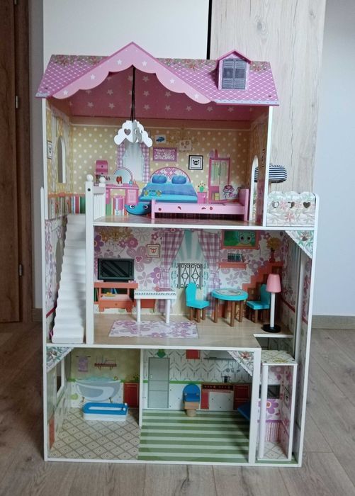 Duży domek dla lalek