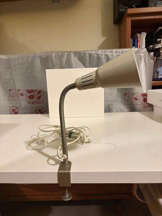 Candeeiro para prender à mesa, ikea, branco.