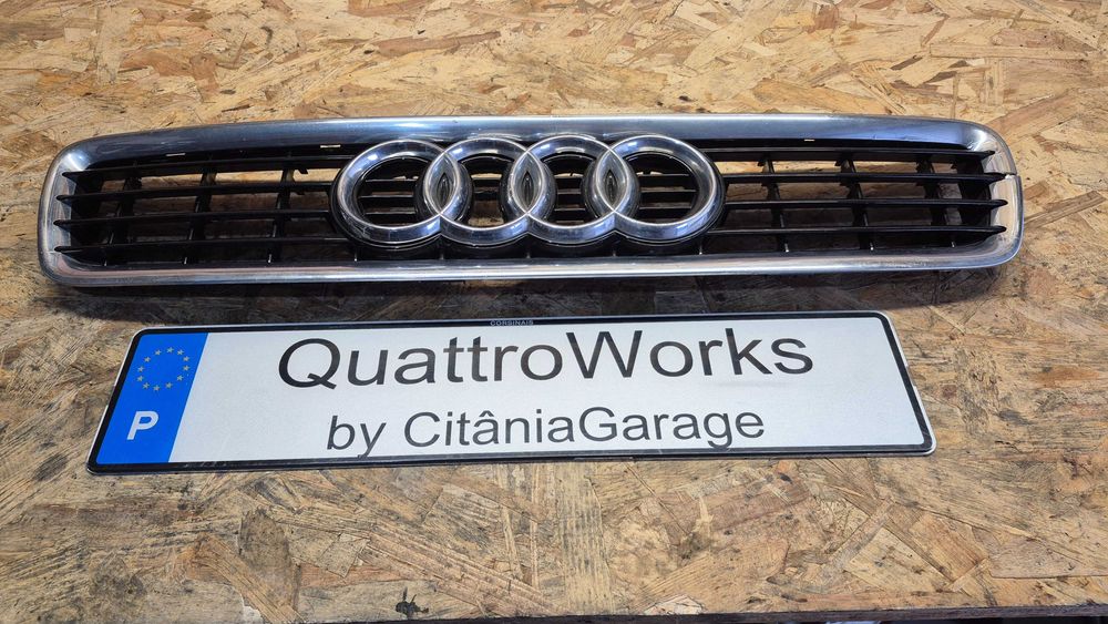 Grelha Capô Original Audi A4 B5 8D Facelift Preto Brilho com Cromados 1995 a 2001