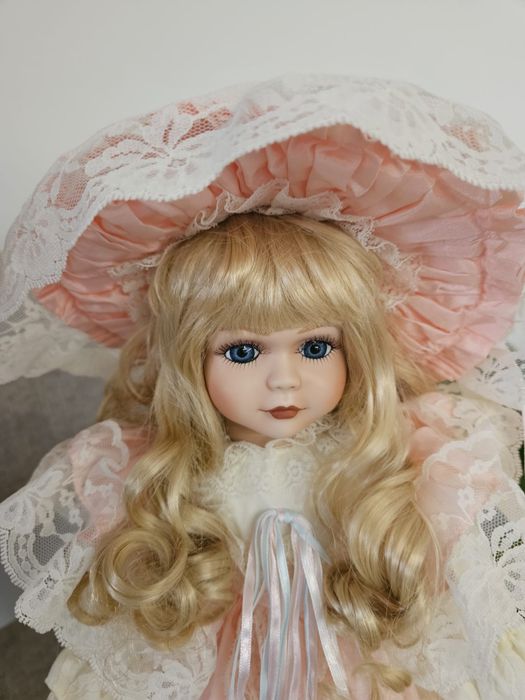 Boneca porcelana - 45 cm