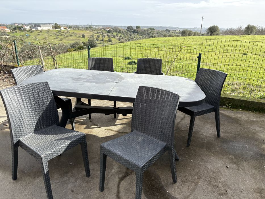 Conjunto Mesa e 6 cadeiras