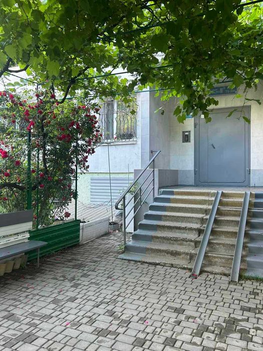 Продам квартиру р-н Тіра