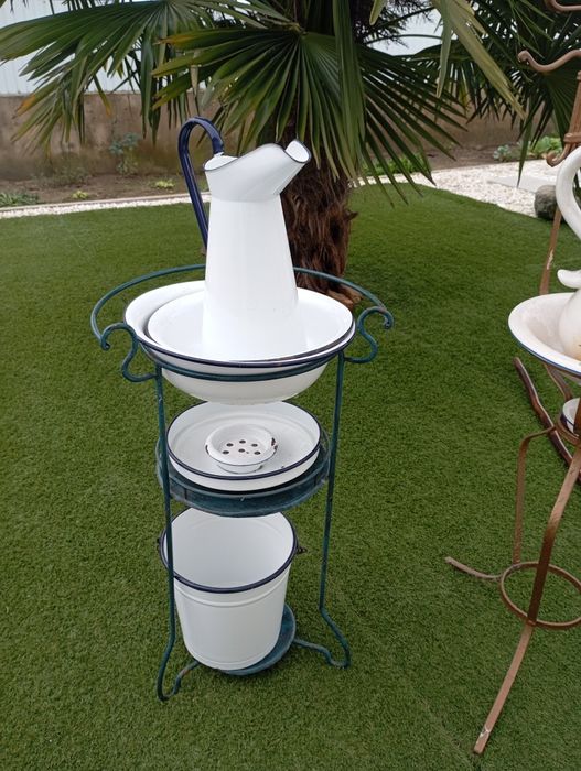 Antigo e decorativo para desocupar