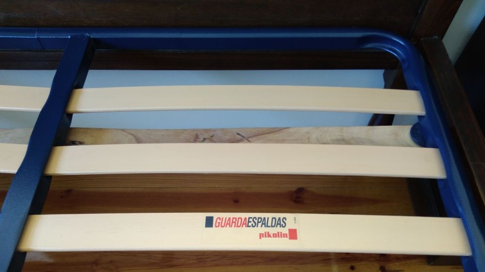 Cama,mesas de cabeceira,estrado pikolin,colchão pikolin, roupeiro.