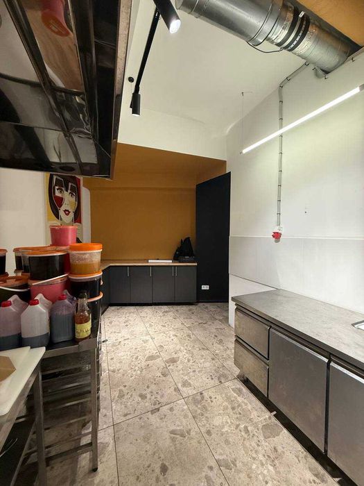 Фасадне приміщення 35м² біля “Сотки” — оренда у центрі міста