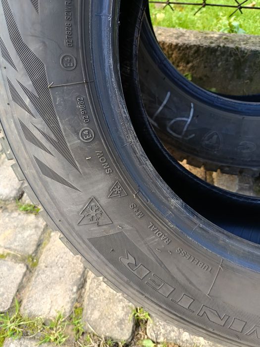 Sprzedam dwie opony zimowe Firestone