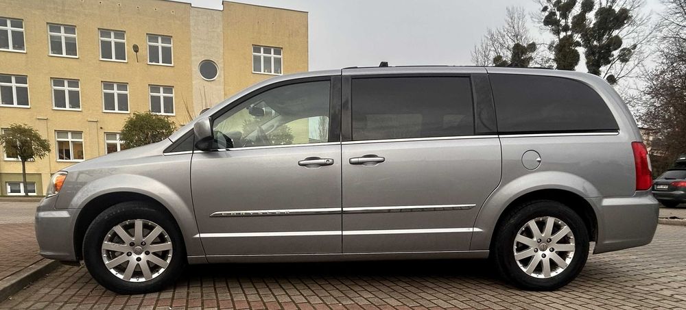 Chrysler Town Country 2013 rok