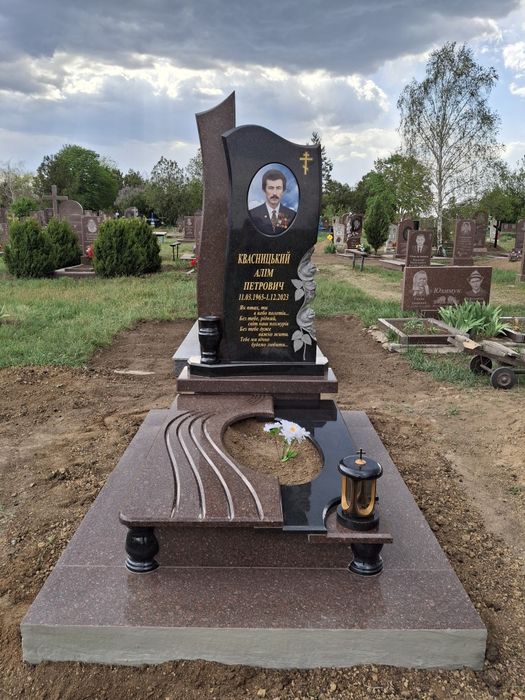 Памятники ,вироби з каменя