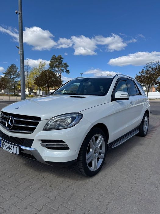 Mercedes-Benz ML Na sprzedaż oferuję zadbanego i w pełni sprawnego Mercedesa ML 350. Au
