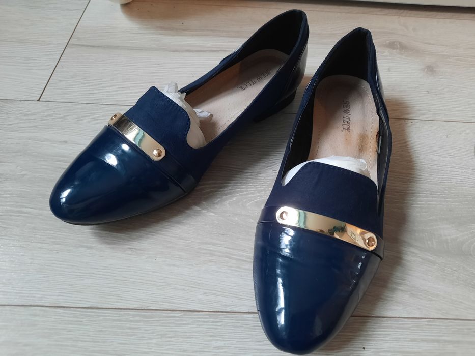 Eleganckie czółenka, r. 39.